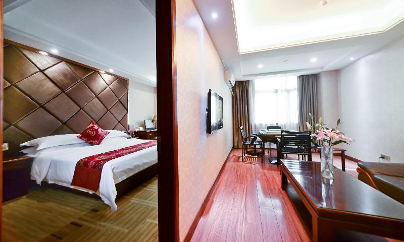 Vienna International Hotel Taicang Nanyang Plaza Exterior photo